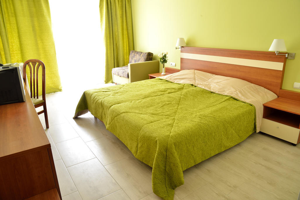 Glicinia Hotel Sables d'or Chambre photo